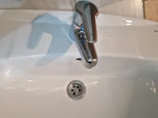 Lavabo Roca con grifo