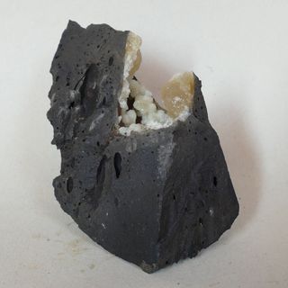 minerali CALCITE SU BASALTO Montalto di Castro,VT