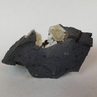 minerali CALCITE SU BASALTO Montalto di Castro,VT