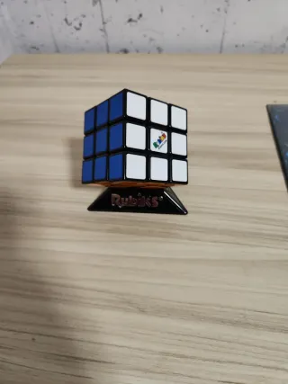 Cubo Rubik con soporte