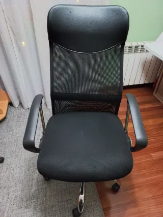 Silla de escritorio ergonómica negra