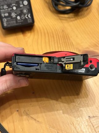 Nikon Coolpix S8000 · 14 MP · Zoom 10x En su caja