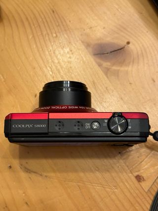 Nikon Coolpix S8000 · 14 MP · Zoom 10x En su caja