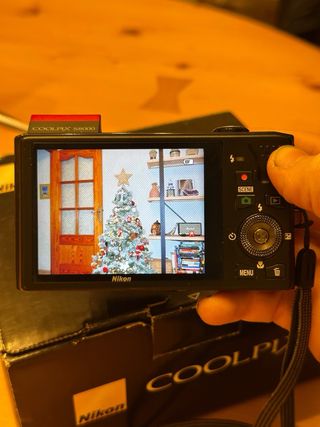 Nikon Coolpix S8000 · 14 MP · Zoom 10x En su caja