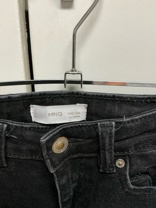 Pantalón vaquero negro Mango niña talla 10
