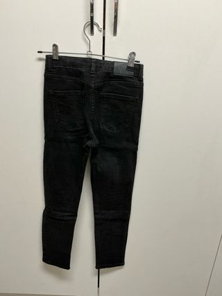 Pantalón vaquero negro Mango niña talla 10