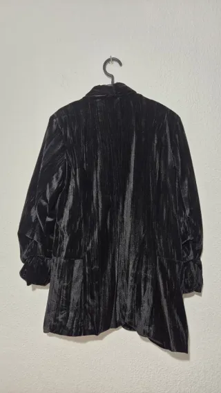 Americana de terciopelo negra