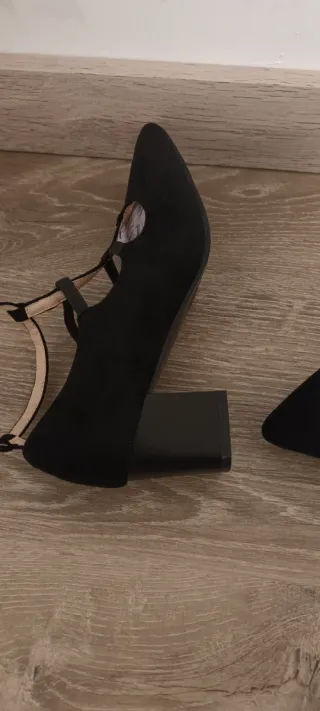 Zapatos tacón medio negros sin marca