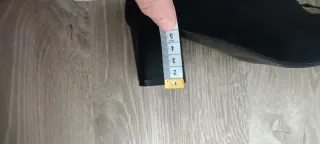 Zapatos tacón medio negros sin marca