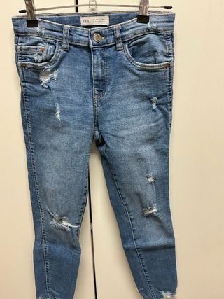 Pantalón vaquero Zara niña desgastado T10