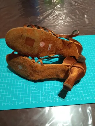 Zapatos de baile salón dorados