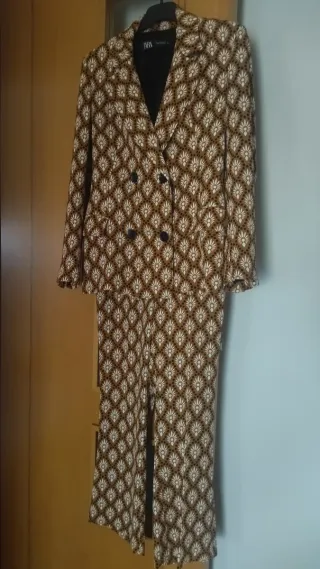 Traje Zara. Nuevo