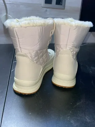 Botas de invierno beige nuevas al 30%