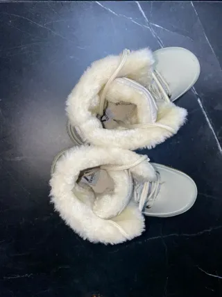 Botas de invierno beige nuevas al 30%