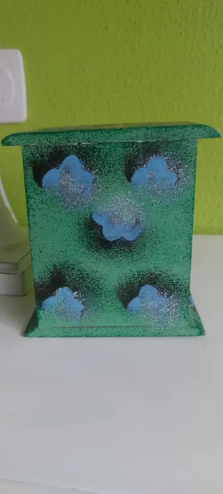Cajonera de madera decorada