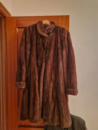 Abrigo de piel marrón