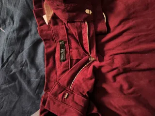 Falda Bershka terciopelo roja