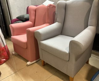 Mecedora de tela gris y verde azulado