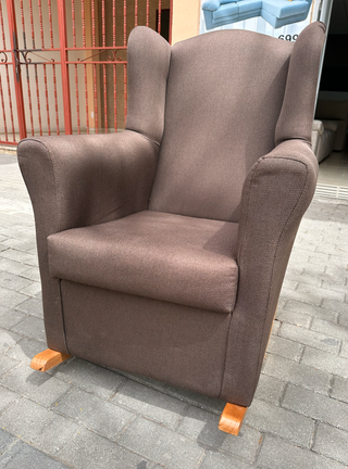 Mecedora de tela gris y verde azulado