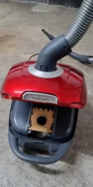 Aspiradora Hoover Athos Roja