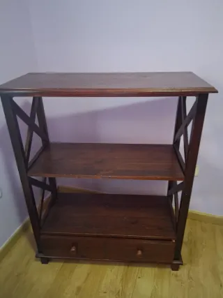 Estantería de madera rustica