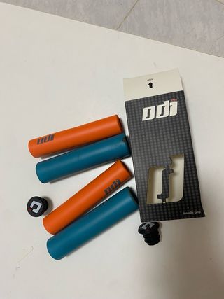 Puños ODI BTT Bicicleta Azul y Naranja