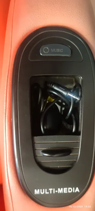 Sillón de masaje rojo y negro