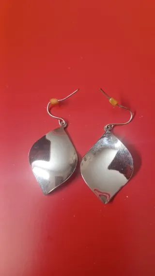 Pendientes de acero plateados