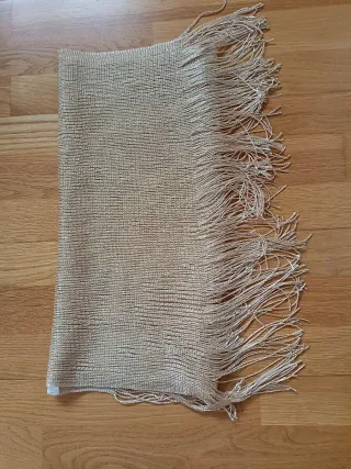 Pañuelo dorado viscosa con flecos