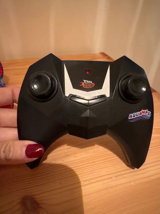 Coche teledirigido 4x4 acrobático