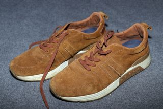 Zapatos deportivos de ante marrón