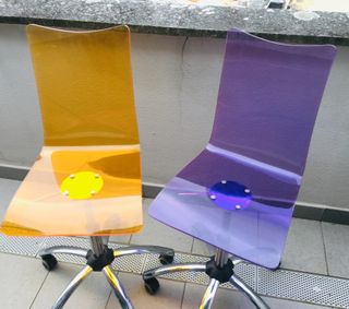 Silla de escritorio metacrilato morado con ruedas