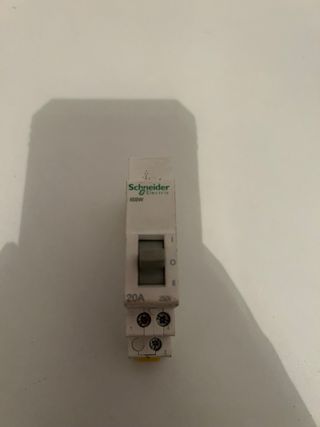 Interruptor manual automático Schneider 20A