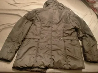 Chaquetón de plumas gris