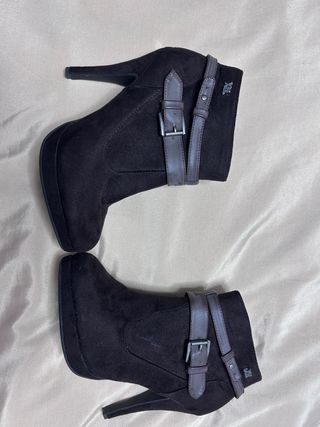 Botines tacón marrón con hebillas