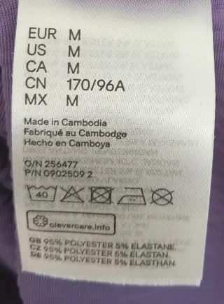 Vestido morado ajustado espalda descubierta