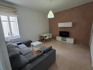 Se alquila piso en hellin