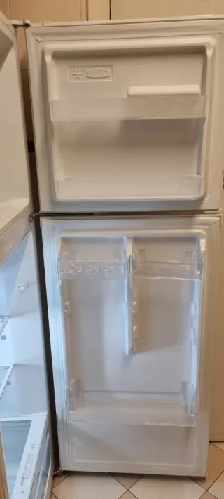 Nevera con congelador superior, EAS Electric