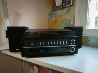 Tocadiscos TEAC MC-D800 con CD y Bluetooth.