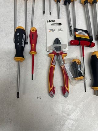 24 Destornilladores y Tenazas Felo herramientas