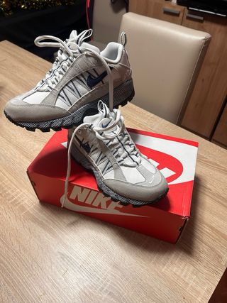 Zapatillas Nike Air Gris y Blanco.