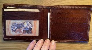 Cartera de piel marrón para hombre