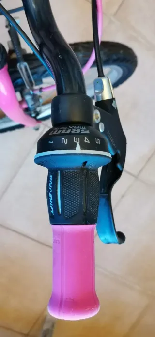 Bicicleta infantil BTWIN rosa y negra