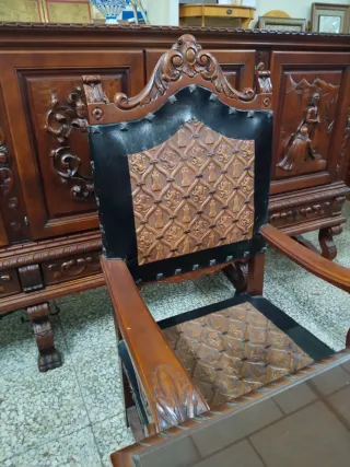 Comedor de madera tallada