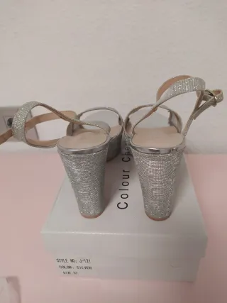 Conjunto fiesta plata: bolso y sandalias