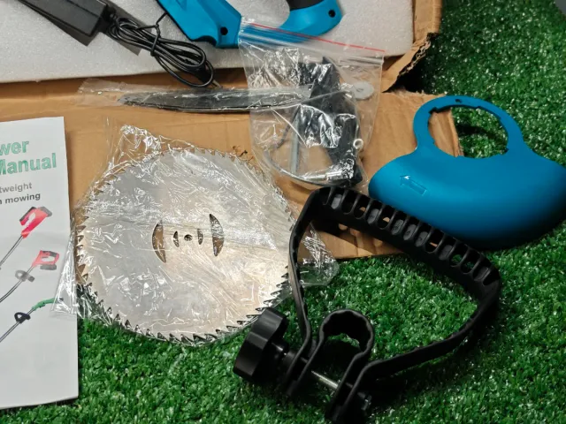 Desbrozadora Eléctrica con Ruedas y 2 Baterías