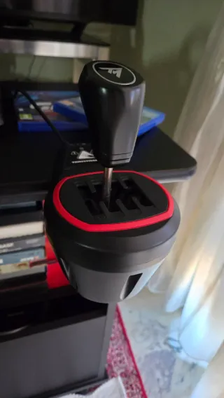 Thrustmaster Volante + Pedali + Cambio