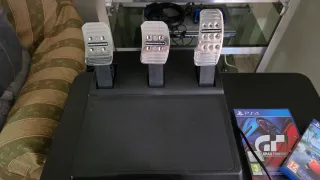 Thrustmaster Volante + Pedali + Cambio