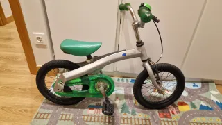 Bicicleta infantil con pedales