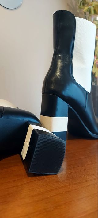 Botas Membur Negras y Blancas